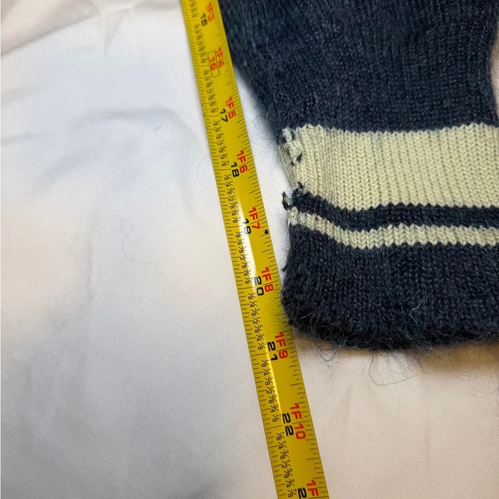 Banana Republic Men's Navy Sweater with Light green Trim